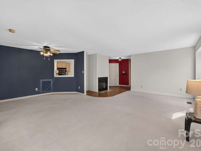 18 8th Avenue, Hickory, NC 28601.  MLS# CAR4428688, YatesRealty ID 53148. 