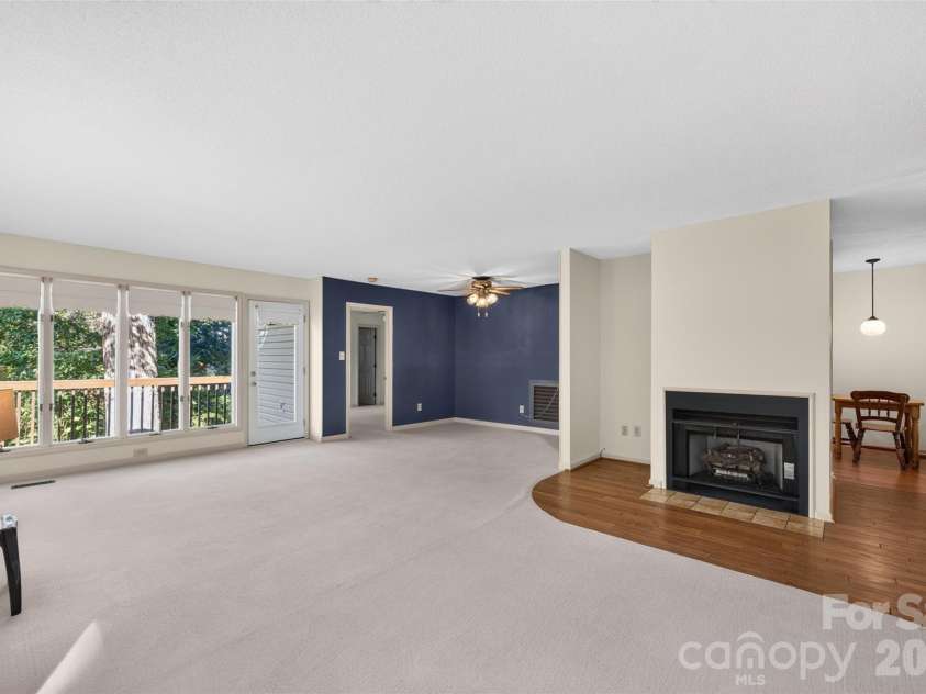 18 8th Avenue, Hickory, NC 28601.  MLS# CAR4428688, YatesRealty ID 53148. 