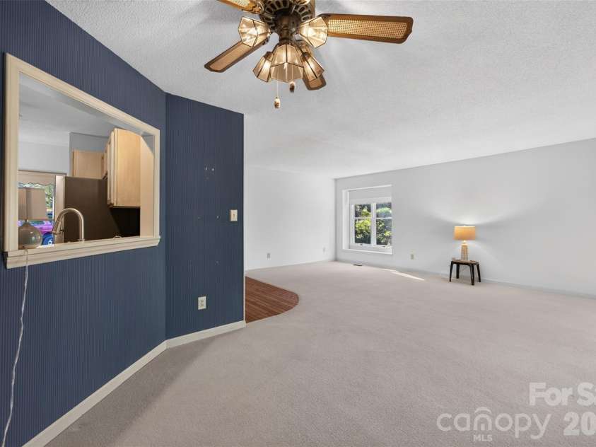 18 8th Avenue, Hickory, NC 28601.  MLS# CAR4428688, YatesRealty ID 53148. 