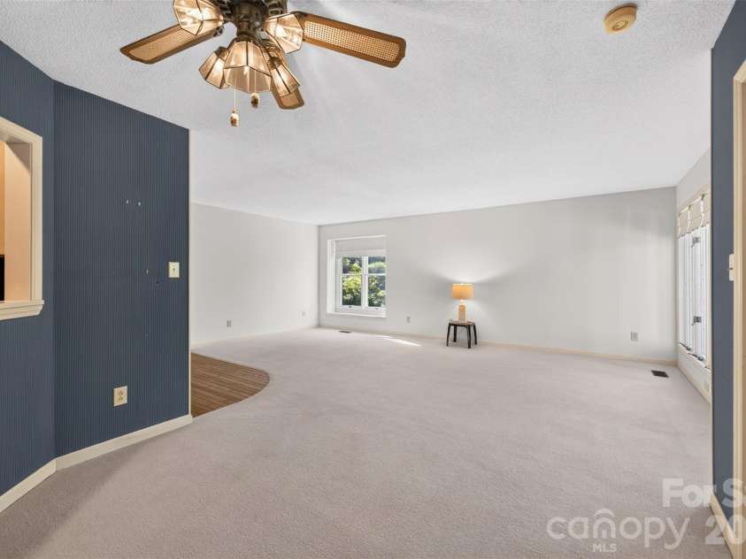 18 8th Avenue, Hickory, NC 28601.  MLS# CAR4428688, YatesRealty ID 53148. 