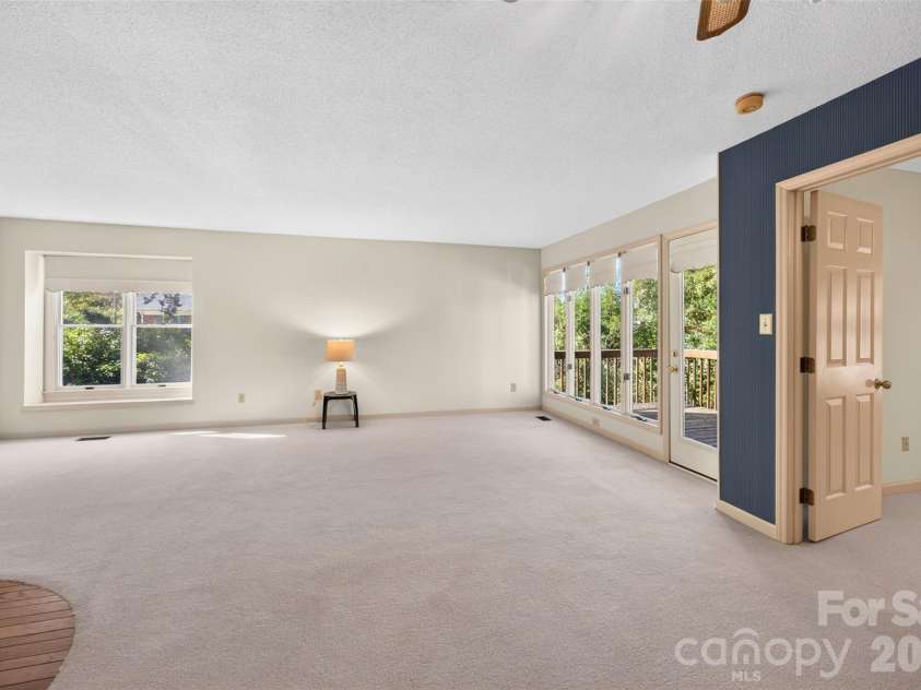 18 8th Avenue, Hickory, NC 28601.  MLS# CAR4428688, YatesRealty ID 53148. 