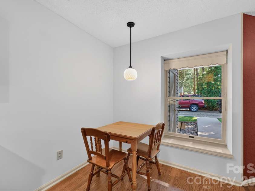 18 8th Avenue, Hickory, NC 28601.  MLS# CAR4428688, YatesRealty ID 53148. 