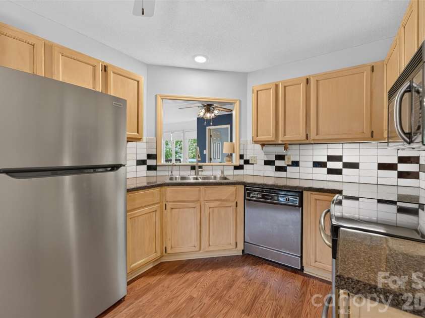18 8th Avenue, Hickory, NC 28601.  MLS# CAR4428688, YatesRealty ID 53148. 