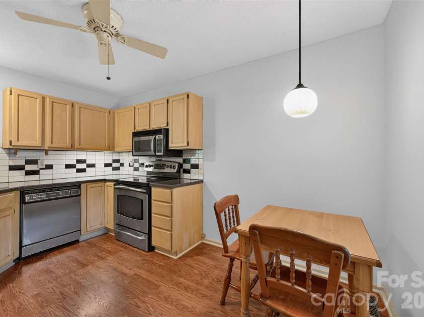 18 8th Avenue, Hickory, NC 28601.  MLS# CAR4428688, YatesRealty ID 53148. 