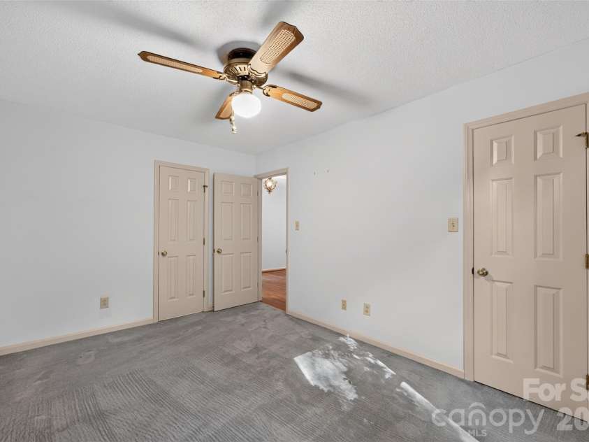 18 8th Avenue, Hickory, NC 28601.  MLS# CAR4428688, YatesRealty ID 53148. 