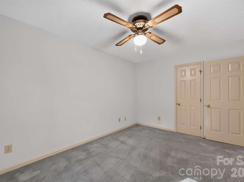 18 8th Avenue, Hickory, NC 28601.  MLS# CAR4428688, YatesRealty ID 53148. 