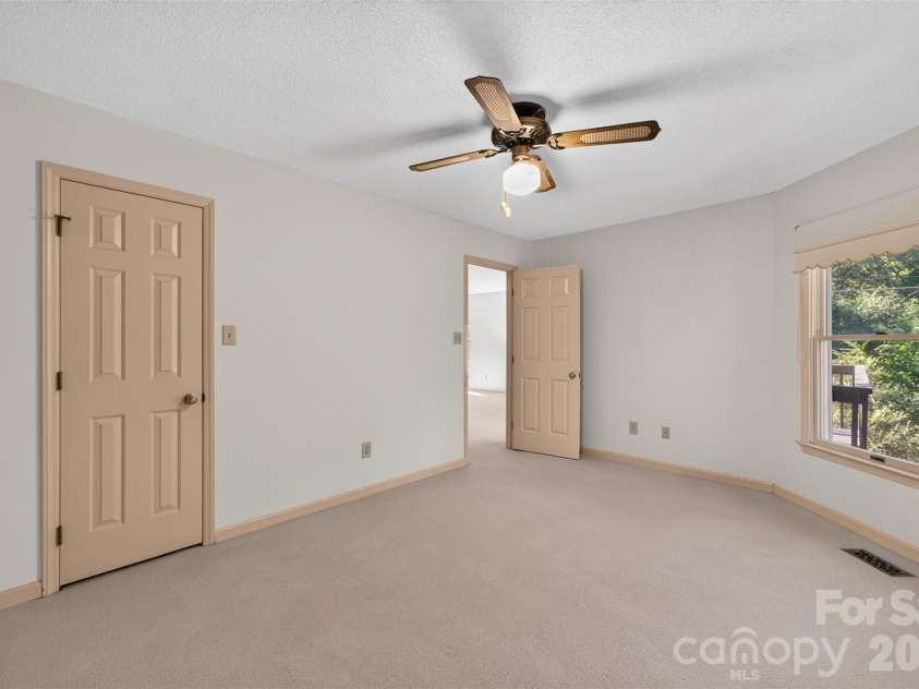 18 8th Avenue, Hickory, NC 28601.  MLS# CAR4428688, YatesRealty ID 53148. 