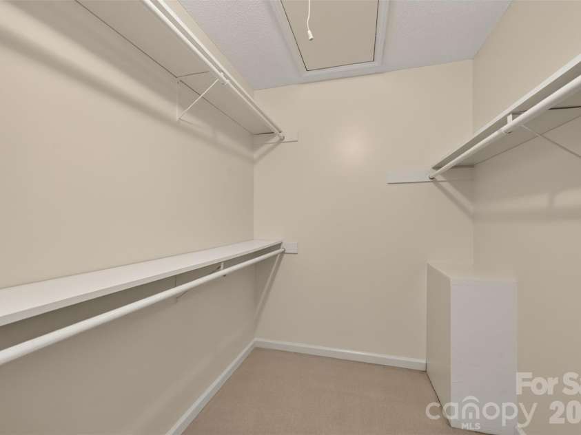 18 8th Avenue, Hickory, NC 28601.  MLS# CAR4428688, YatesRealty ID 53148. 