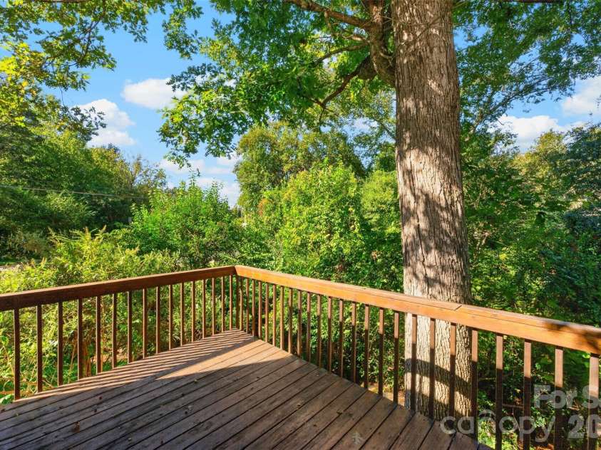 18 8th Avenue, Hickory, NC 28601.  MLS# CAR4428688, YatesRealty ID 53148. 
