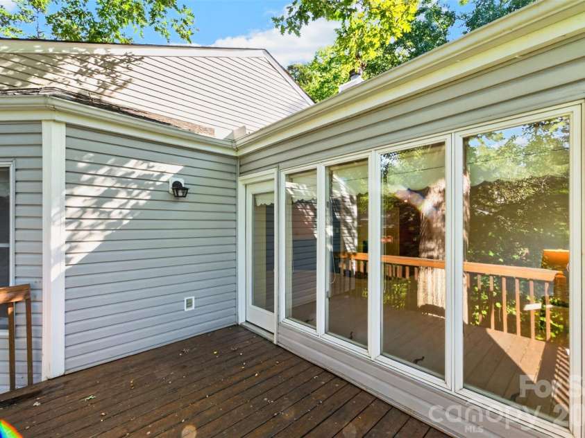 18 8th Avenue, Hickory, NC 28601.  MLS# CAR4428688, YatesRealty ID 53148. 