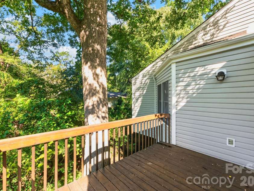 18 8th Avenue, Hickory, NC 28601.  MLS# CAR4428688, YatesRealty ID 53148. 
