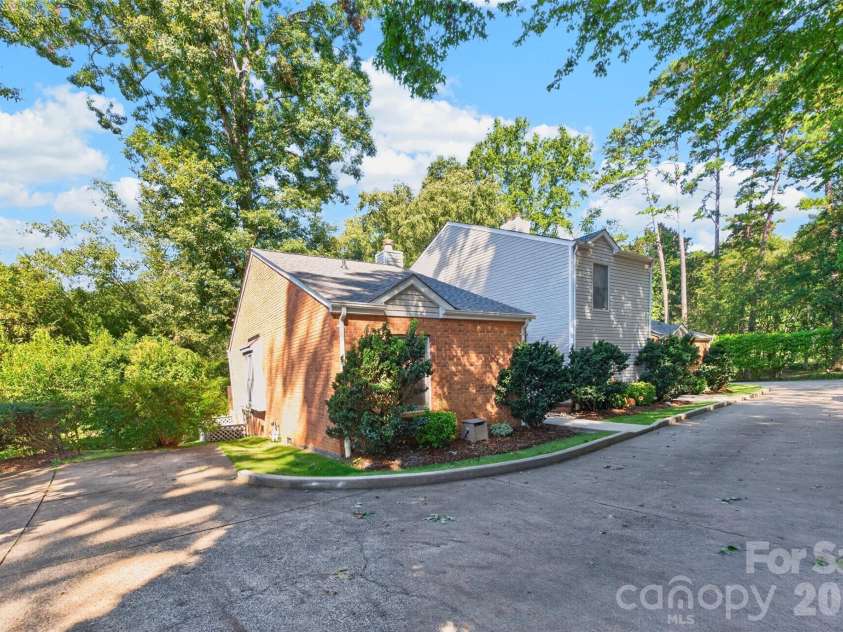 18 8th Avenue, Hickory, NC 28601.  MLS# CAR4428688, YatesRealty ID 53148. 