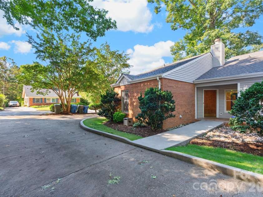18 8th Avenue, Hickory, NC 28601.  MLS# CAR4428688, YatesRealty ID 53148. 