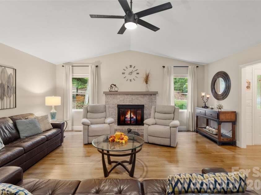 13 Foxhorn Court, Hendersonville, NC 28791.  MLS# CAR4427792, YatesRealty ID 53149. 