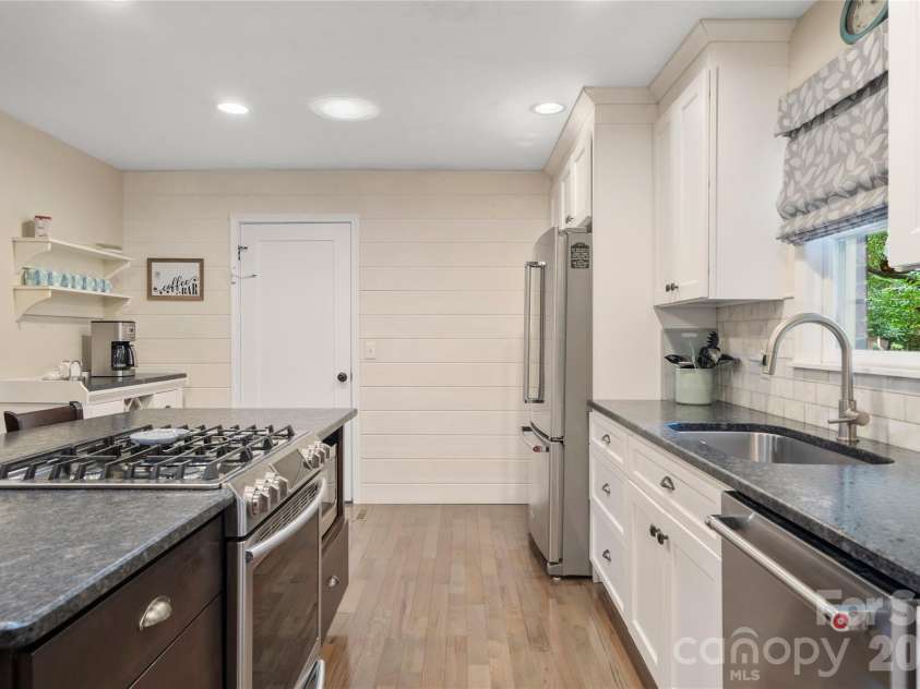13 Foxhorn Court, Hendersonville, NC 28791.  MLS# CAR4427792, YatesRealty ID 53149. 