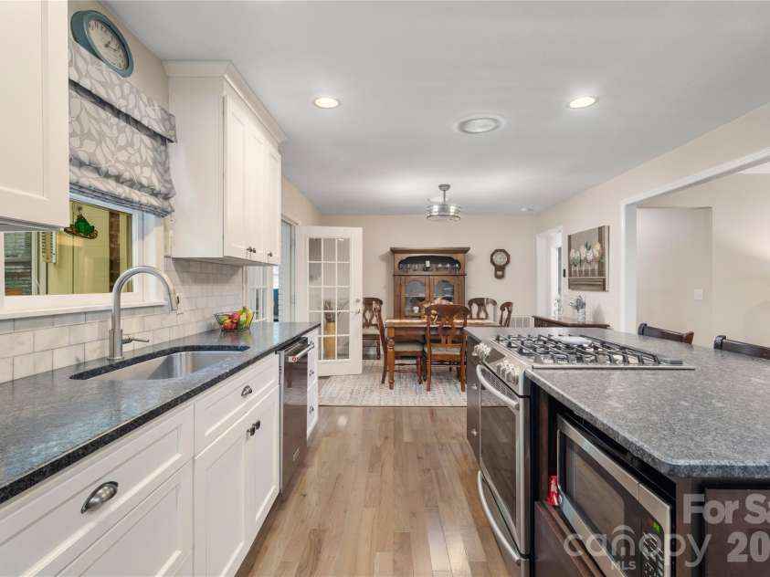 13 Foxhorn Court, Hendersonville, NC 28791.  MLS# CAR4427792, YatesRealty ID 53149. 