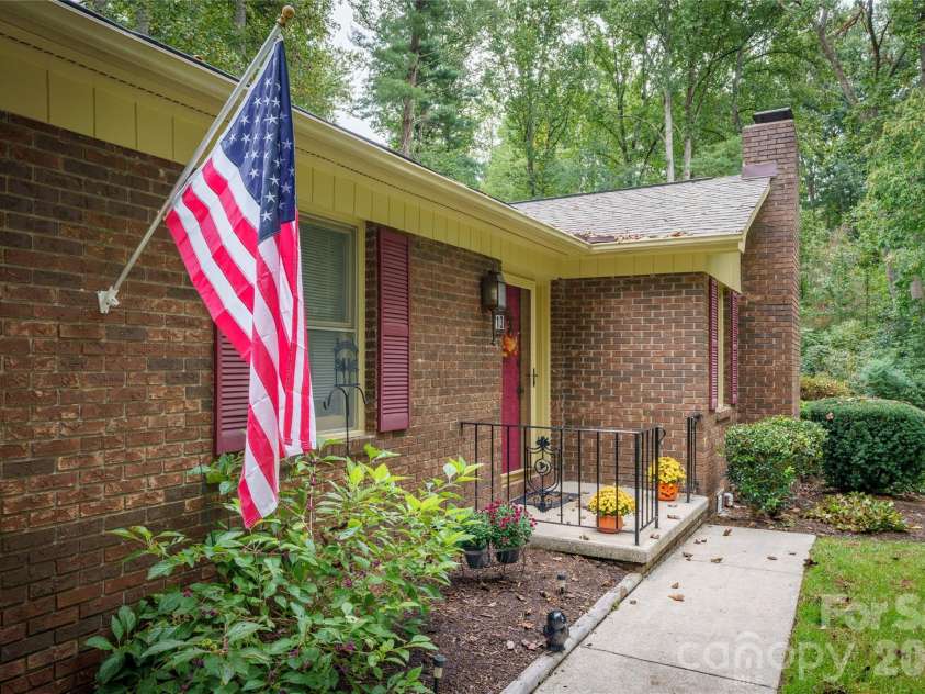 13 Foxhorn Court, Hendersonville, NC 28791.  MLS# CAR4427792, YatesRealty ID 53149. 