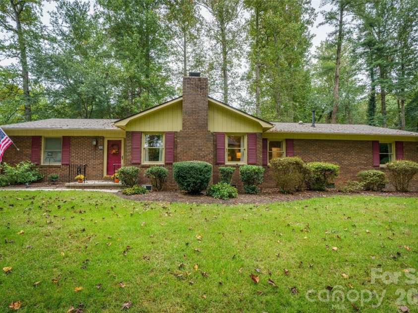 13 Foxhorn Court, Hendersonville, NC 28791.  MLS# CAR4427792, YatesRealty ID 53149. 