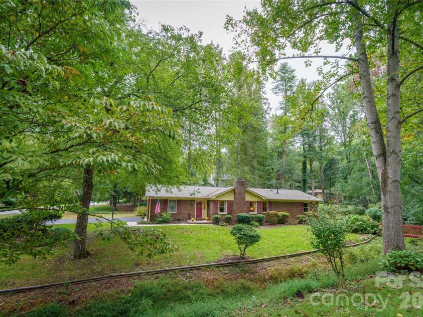 13 Foxhorn Court, Hendersonville, NC 28791.  MLS# CAR4427792, YatesRealty ID 53149. 