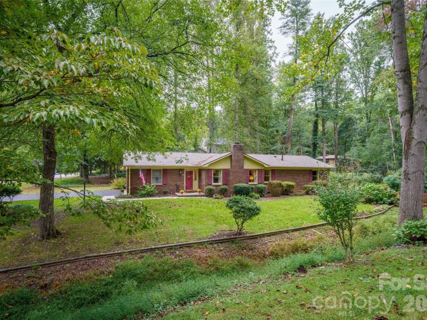 13 Foxhorn Court, Hendersonville, NC 28791.  MLS# CAR4427792, YatesRealty ID 53149. 