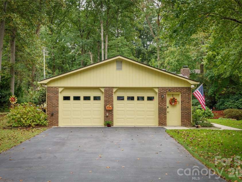 13 Foxhorn Court, Hendersonville, NC 28791.  MLS# CAR4427792, YatesRealty ID 53149. 