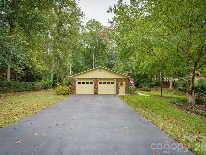 13 Foxhorn Court, Hendersonville, NC 28791.  MLS# CAR4427792, YatesRealty ID 53149. 