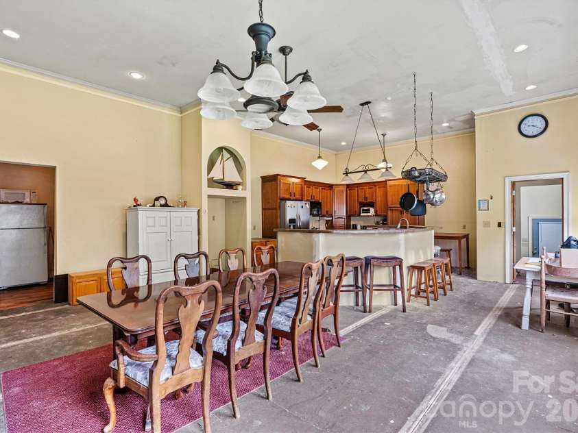 1318 Ostwalt Amity Road, Cleveland, NC 27013.  MLS# CAR4357525, YatesRealty ID 5315. Expansive kitchen