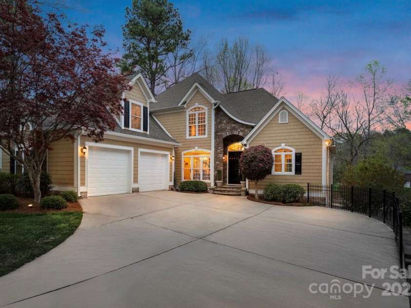 2228 Metcalf Drive, Sherrills Ford, NC 28673.  MLS# CAR4241174, YatesRealty ID 5315. 