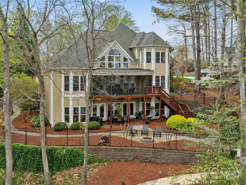 2228 Metcalf Drive, Sherrills Ford, NC 28673.  MLS# CAR4241174, YatesRealty ID 5315. 