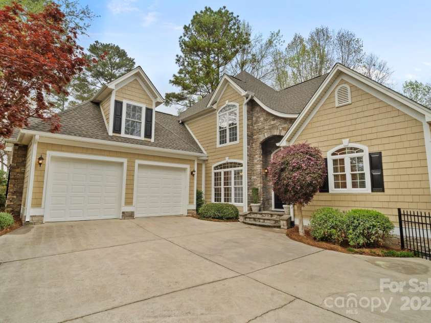 2228 Metcalf Drive, Sherrills Ford, NC 28673.  MLS# CAR4241174, YatesRealty ID 5315. 