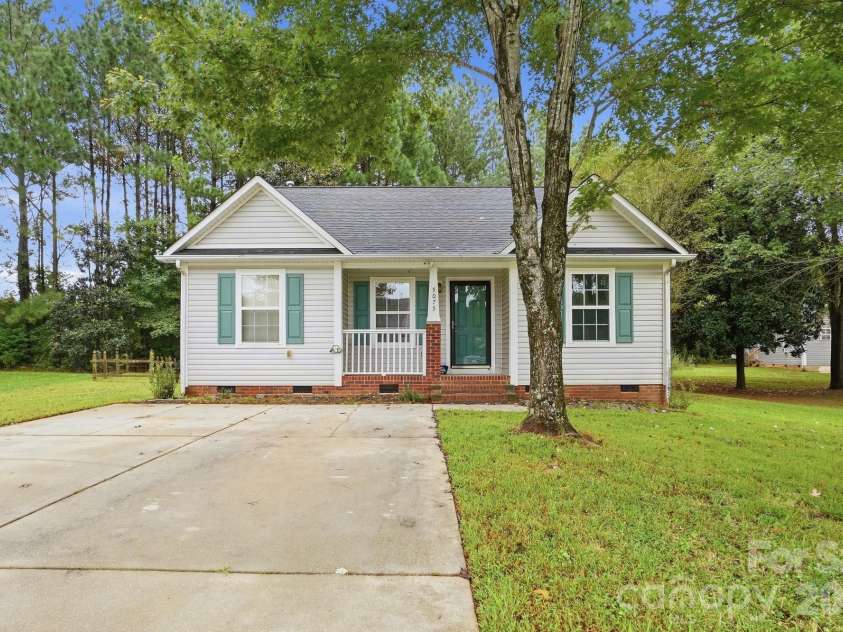 5075 Drake Pond Lane, Rock Hill, SC 29732.  MLS# CAR4425046, YatesRealty ID 53150. 