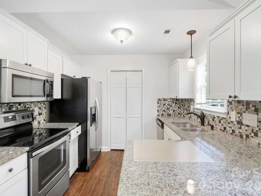 5075 Drake Pond Lane, Rock Hill, SC 29732.  MLS# CAR4425046, YatesRealty ID 53150. 