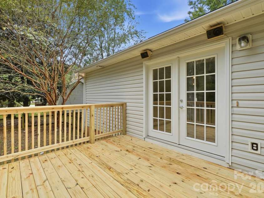 5075 Drake Pond Lane, Rock Hill, SC 29732.  MLS# CAR4425046, YatesRealty ID 53150. 