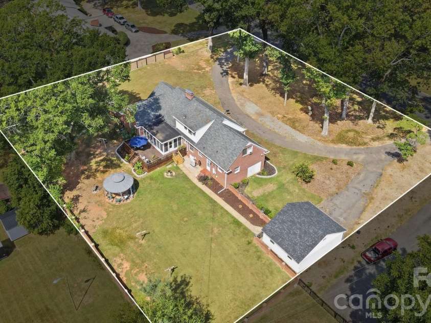 3031 Gardner Park Drive, Gastonia, NC 28054.  MLS# CAR4421714, YatesRealty ID 53151. 
