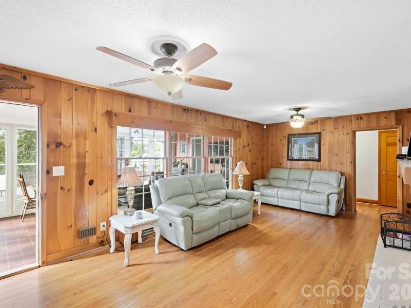 3031 Gardner Park Drive, Gastonia, NC 28054.  MLS# CAR4421714, YatesRealty ID 53151. 