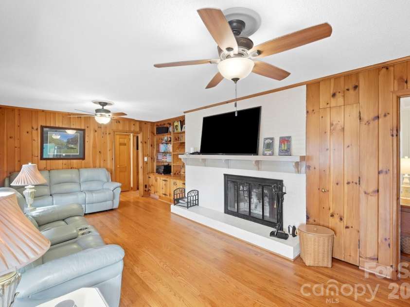 3031 Gardner Park Drive, Gastonia, NC 28054.  MLS# CAR4421714, YatesRealty ID 53151. 