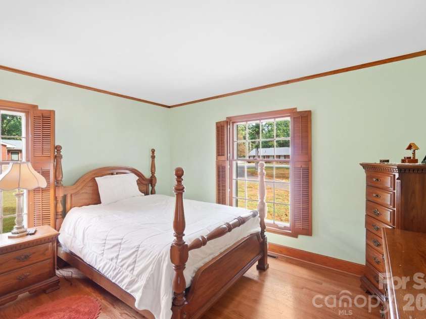 3031 Gardner Park Drive, Gastonia, NC 28054.  MLS# CAR4421714, YatesRealty ID 53151. 