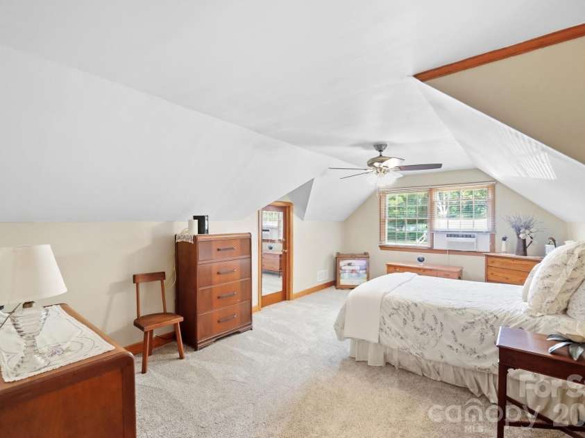 3031 Gardner Park Drive, Gastonia, NC 28054.  MLS# CAR4421714, YatesRealty ID 53151. 