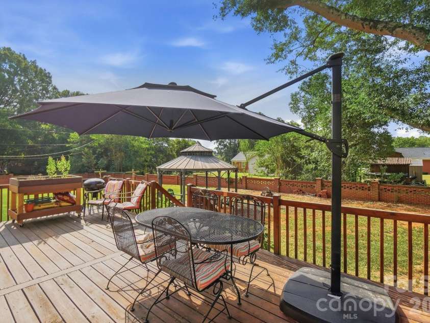 3031 Gardner Park Drive, Gastonia, NC 28054.  MLS# CAR4421714, YatesRealty ID 53151. 