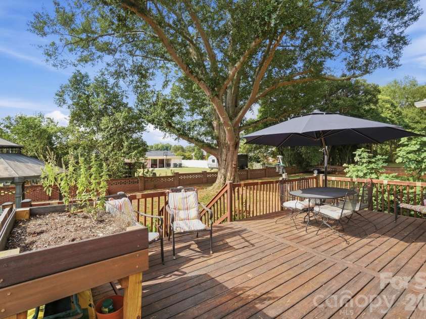 3031 Gardner Park Drive, Gastonia, NC 28054.  MLS# CAR4421714, YatesRealty ID 53151. 