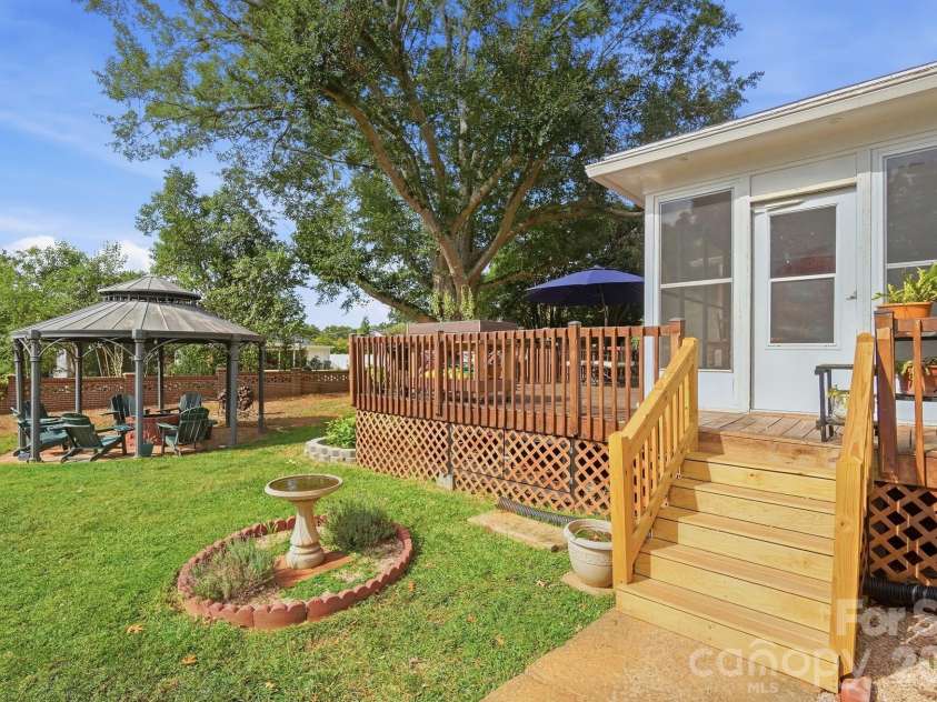 3031 Gardner Park Drive, Gastonia, NC 28054.  MLS# CAR4421714, YatesRealty ID 53151. 