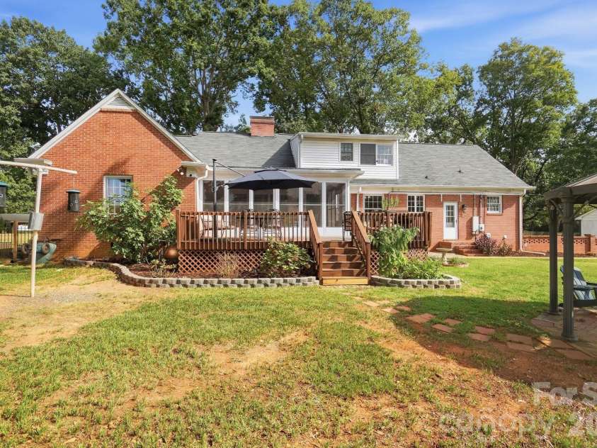3031 Gardner Park Drive, Gastonia, NC 28054.  MLS# CAR4421714, YatesRealty ID 53151. 