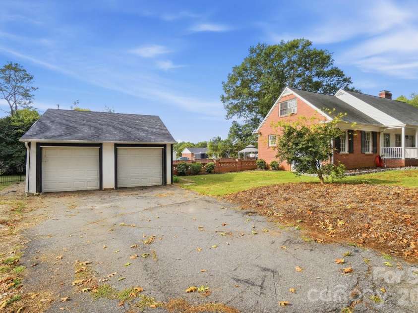 3031 Gardner Park Drive, Gastonia, NC 28054.  MLS# CAR4421714, YatesRealty ID 53151. 