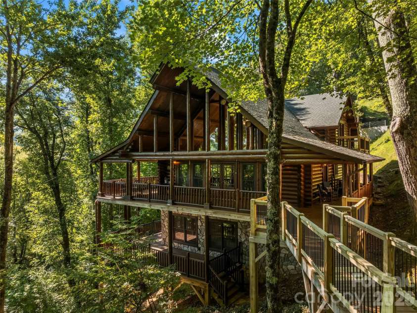 44 Kamama Trail, Maggie Valley, NC 28751.  MLS# CAR4428698, YatesRealty ID 53152. 