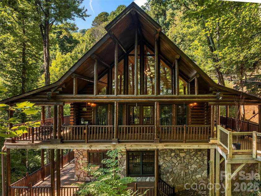 44 Kamama Trail, Maggie Valley, NC 28751.  MLS# CAR4428698, YatesRealty ID 53152. 
