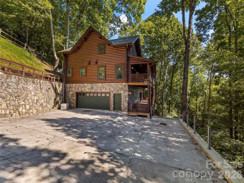 44 Kamama Trail, Maggie Valley, NC 28751.  MLS# CAR4428698, YatesRealty ID 53152. 