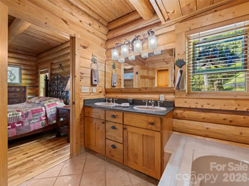 44 Kamama Trail, Maggie Valley, NC 28751.  MLS# CAR4428698, YatesRealty ID 53152. 