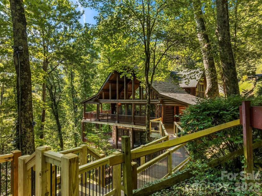 44 Kamama Trail, Maggie Valley, NC 28751.  MLS# CAR4428698, YatesRealty ID 53152. 