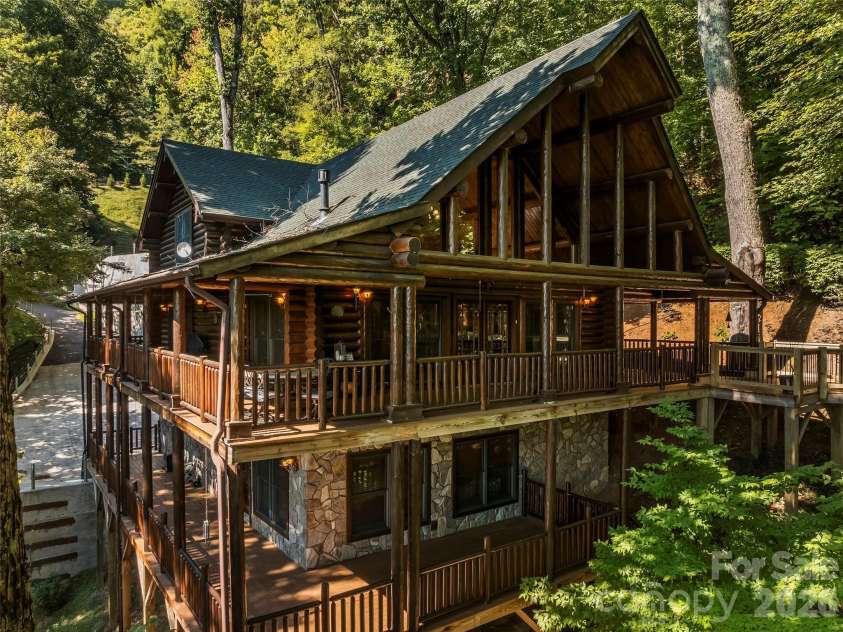 44 Kamama Trail, Maggie Valley, NC 28751.  MLS# CAR4428698, YatesRealty ID 53152. 