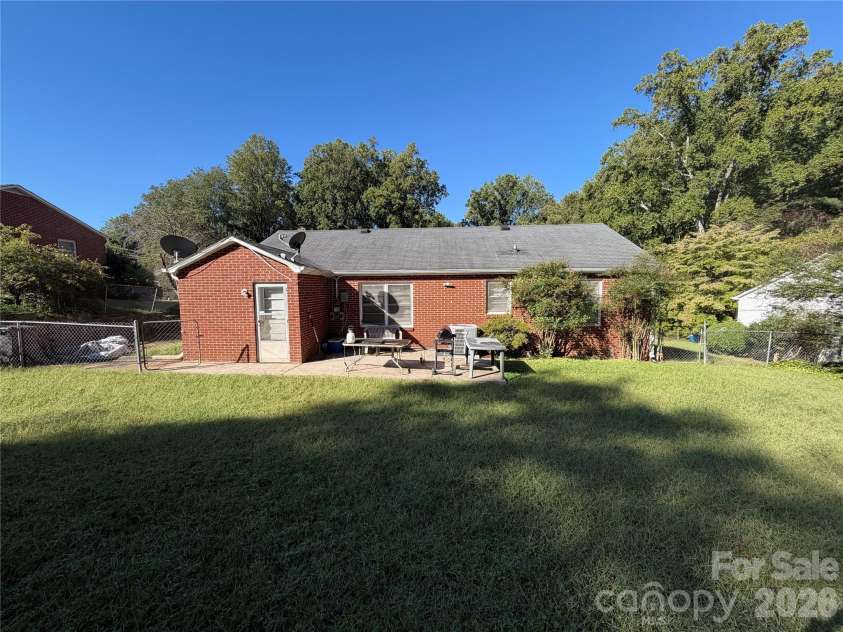 340 Nursery Lane, Statesville, NC 28677.  MLS# CAR4428638, YatesRealty ID 53154. 